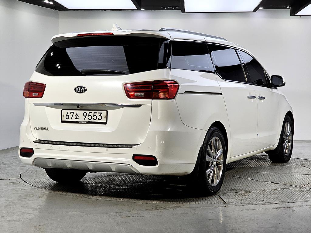 KIA Carnival - Vista 6