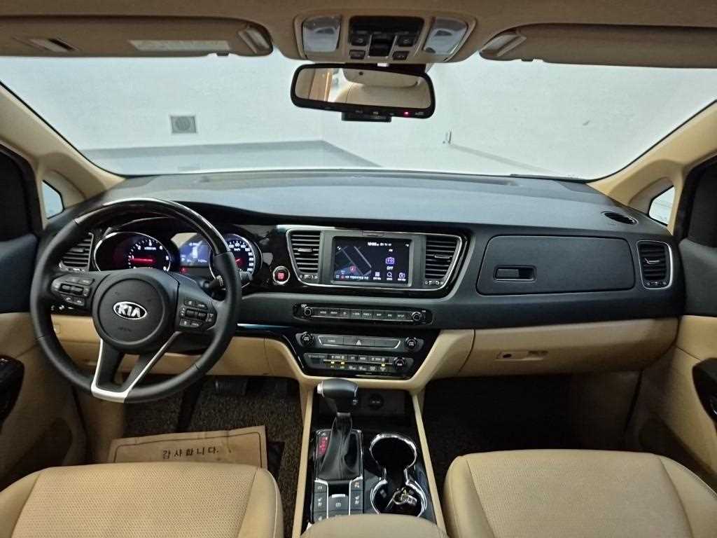 KIA Carnival - Vista 7