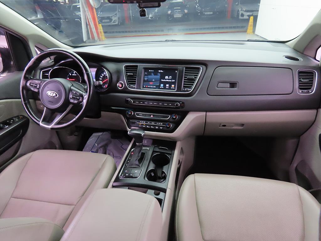 KIA Carnival - Vista 5
