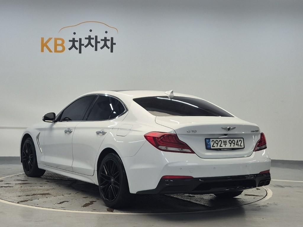 Genesis G70 - Vista 4