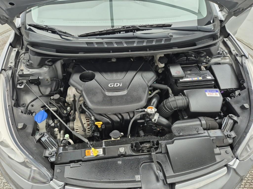 HYUNDAI Avante - Vista 6