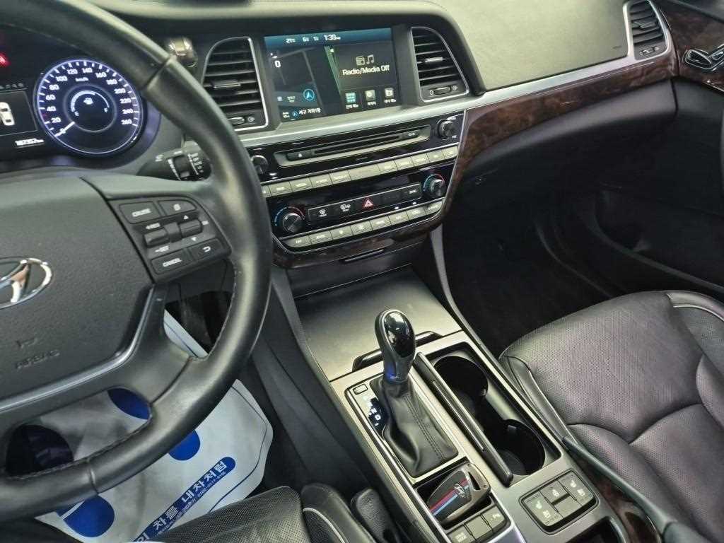 HYUNDAI Aslan - Vista 10