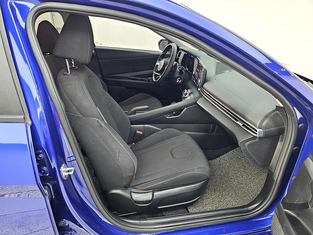 HYUNDAI Avante - Vista 11