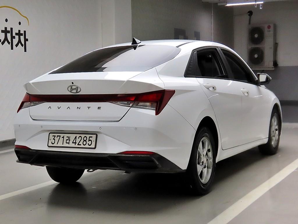 HYUNDAI Avante - Vista 4