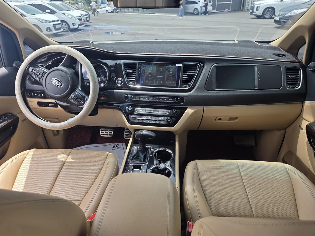 KIA Carnival - Vista 7
