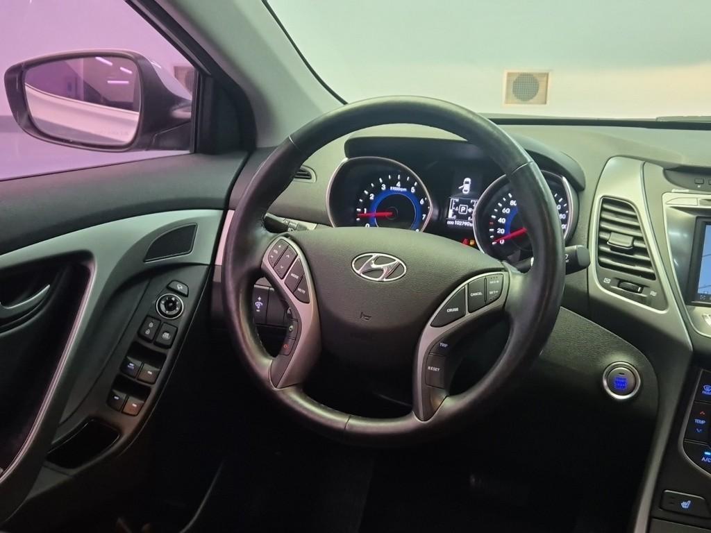 HYUNDAI Avante - Vista 9