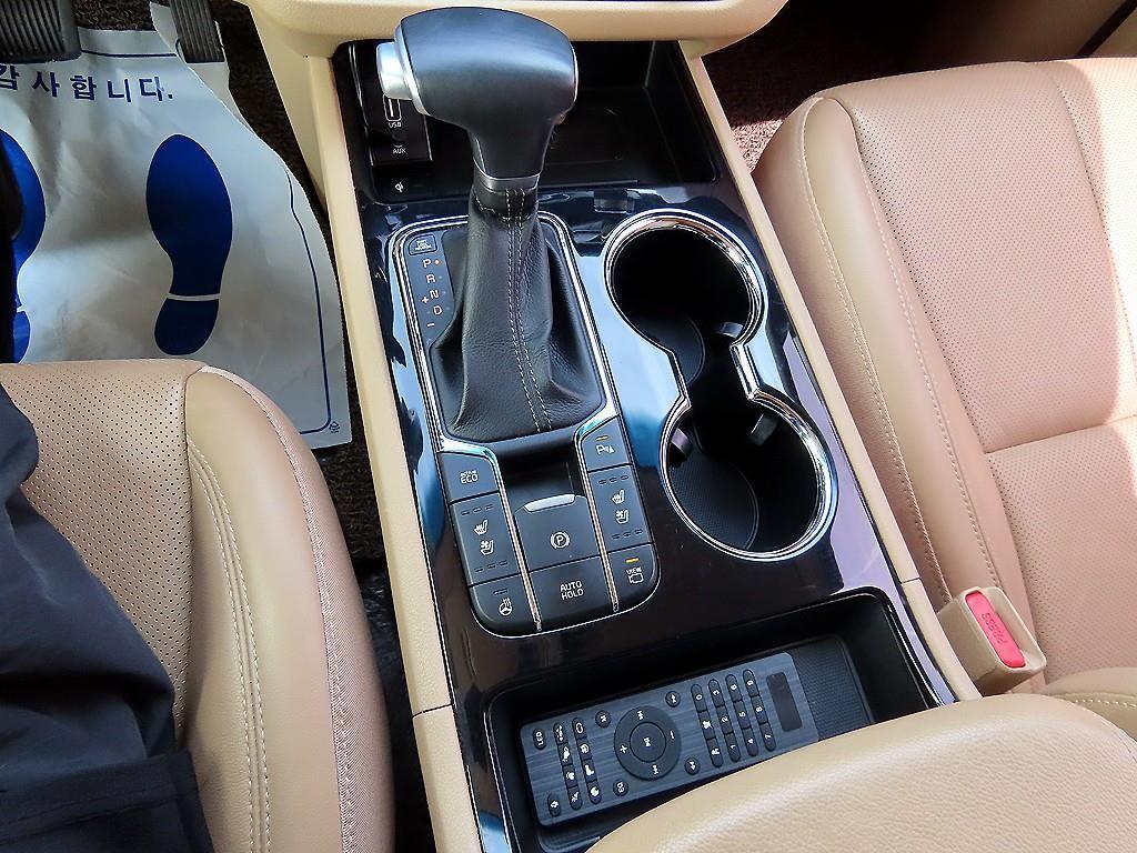 KIA Carnival - Vista 11