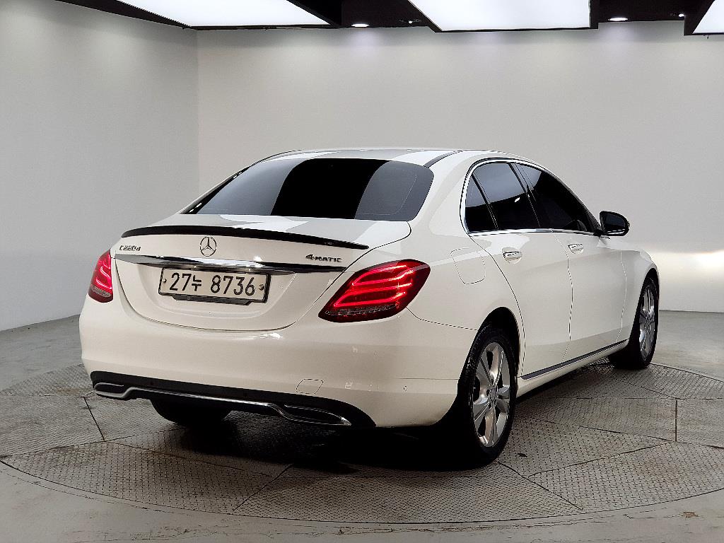 Mercedes Benz C Class - Vista 4