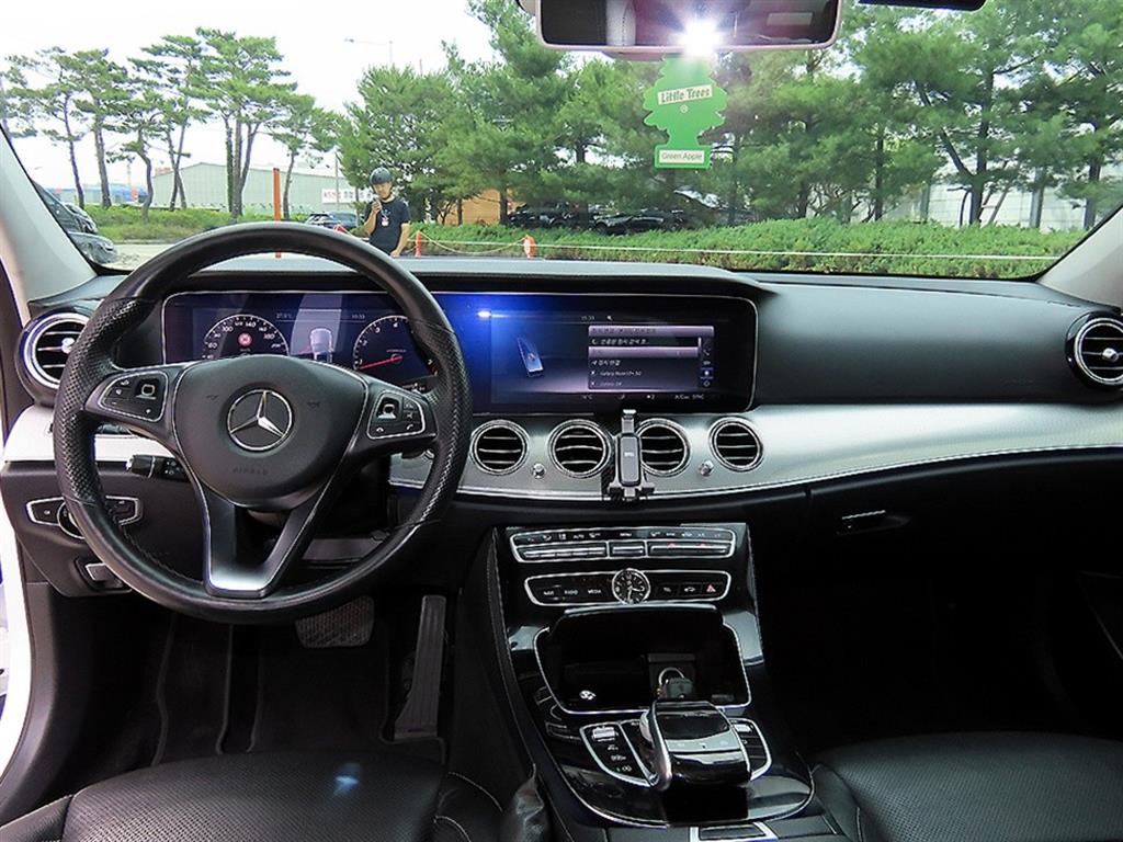 Mercedes Benz E class - Vista 7