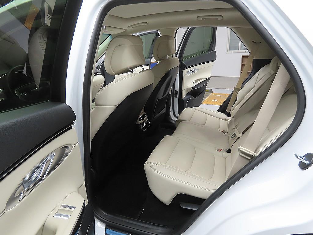 Genesis GV70 2023 Blanco - Importación desde Corea - HF Imports Iquique - Foto 9