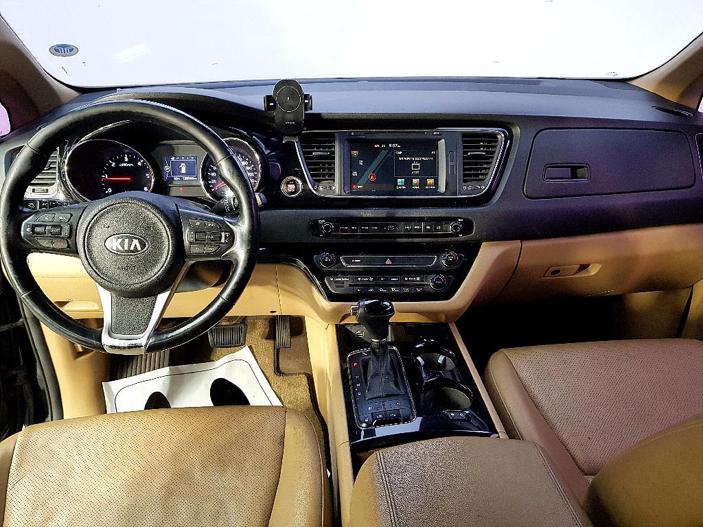 KIA Carnival - Vista 5