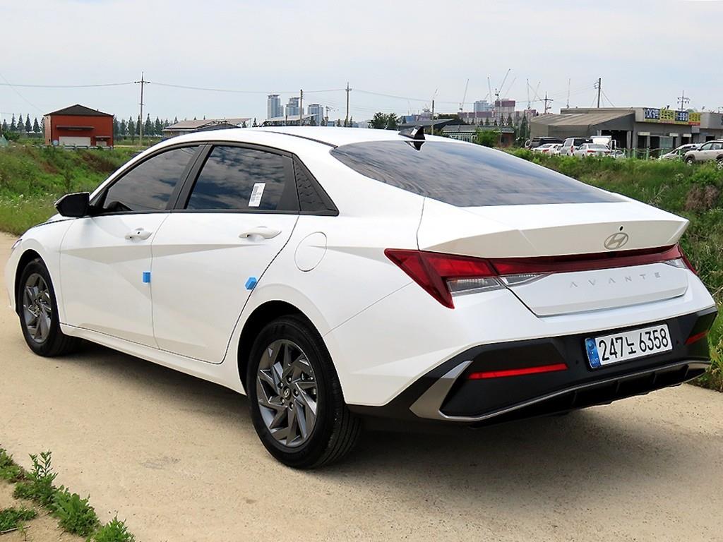 HYUNDAI Avante - Vista 3
