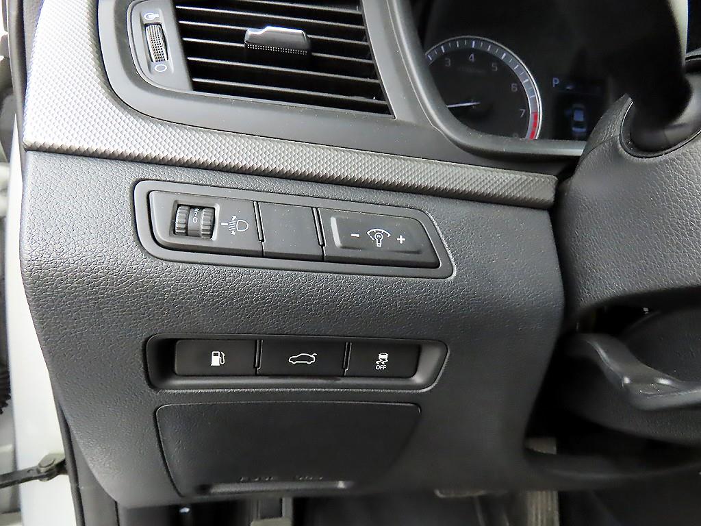 HYUNDAI Sonata - Vista 12
