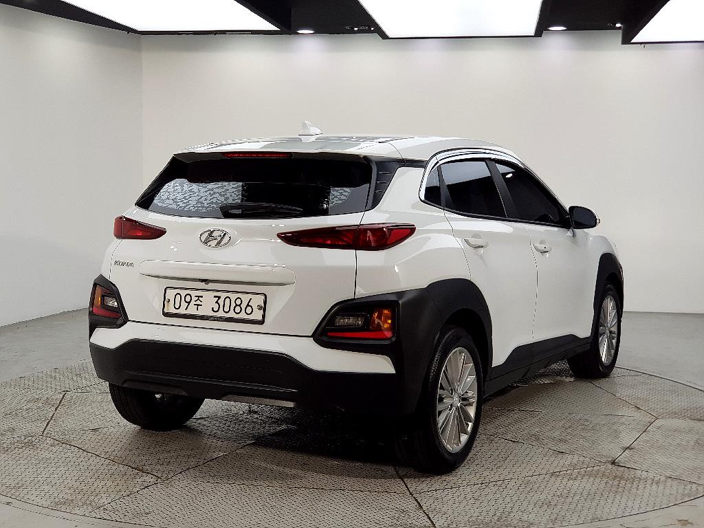 HYUNDAI Kona - Vista 4