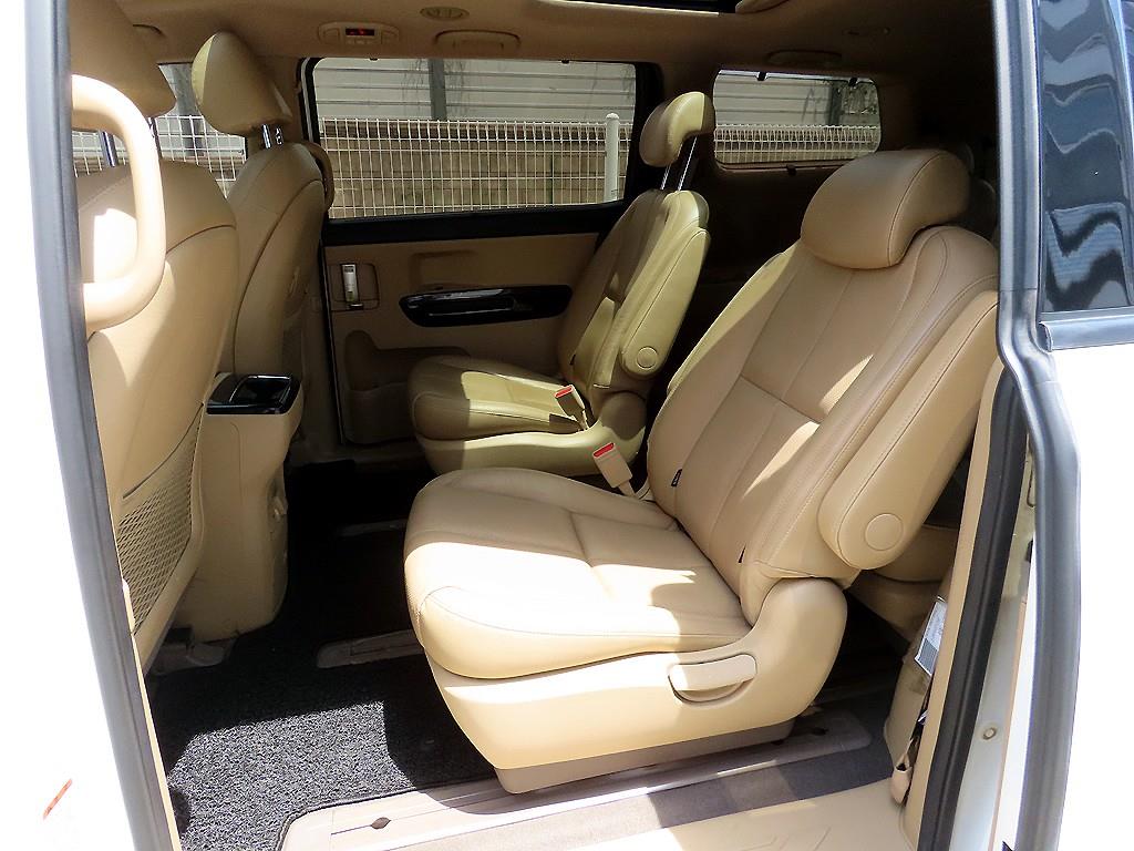 KIA Carnival - Vista 6