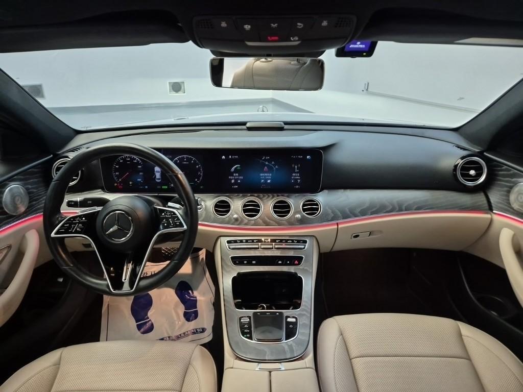 Mercedes Benz E class - Vista 7