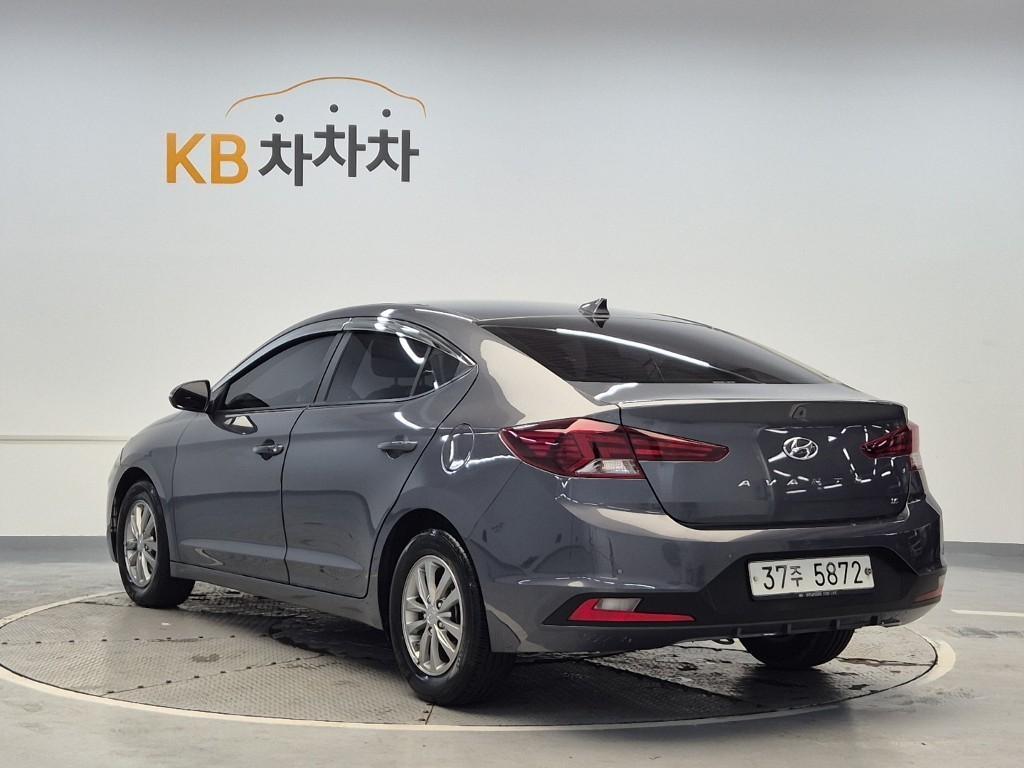 HYUNDAI Avante - Vista 4