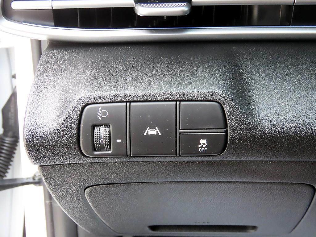 HYUNDAI Avante - Vista 12