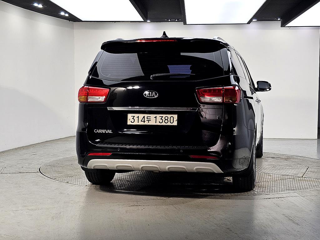 KIA Carnival - Vista 3