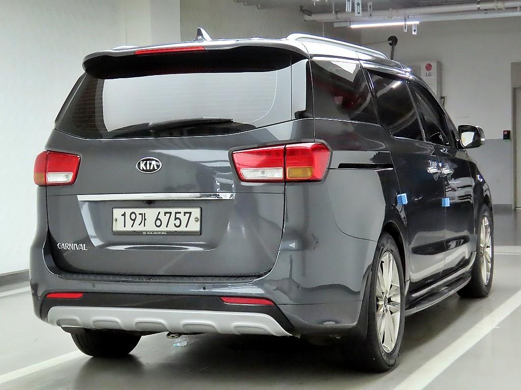 KIA Carnival - Vista 4