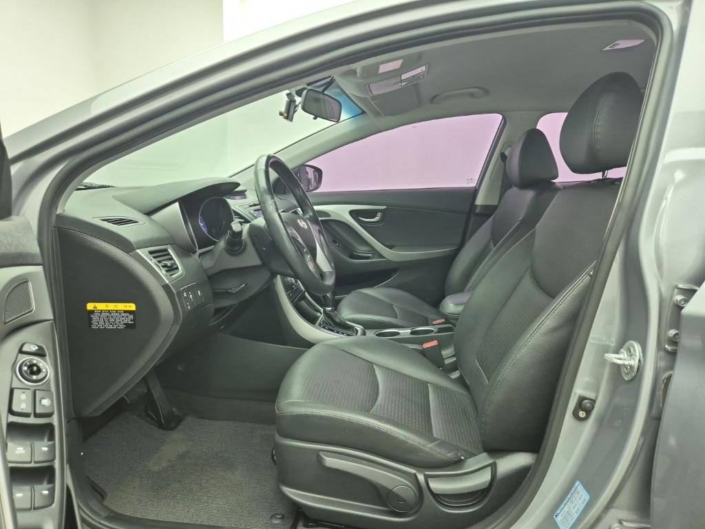 HYUNDAI Avante - Vista 11