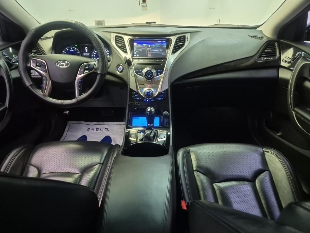 HYUNDAI Grandeur - Vista 7