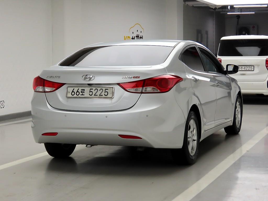 HYUNDAI Avante - Vista 4