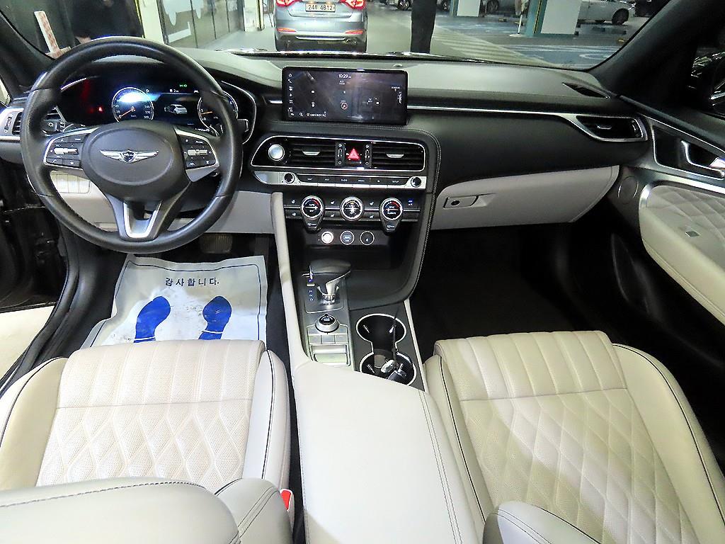Genesis G70 - Vista 10
