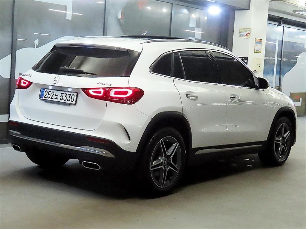 Mercedes Benz GLA Class - Vista 4