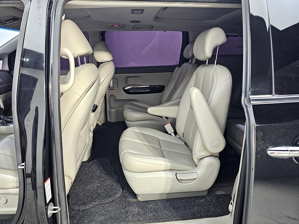 KIA Carnival - Vista 9