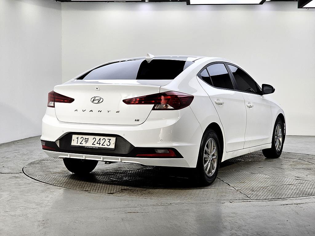 HYUNDAI Avante - Vista 4