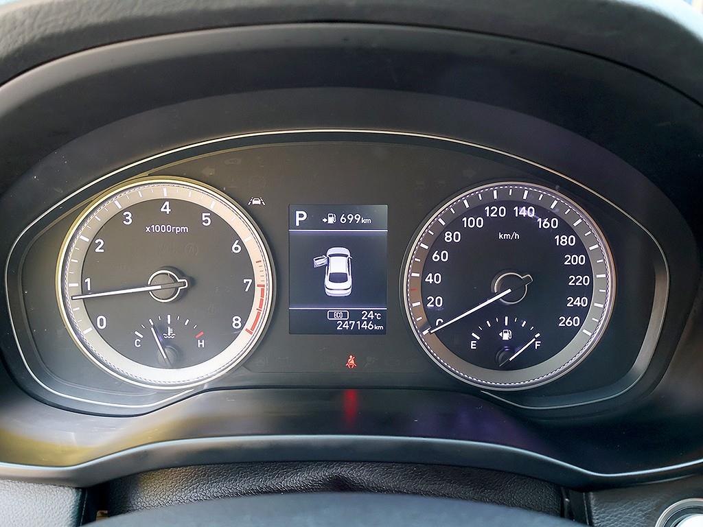 HYUNDAI Grandeur - Vista 11