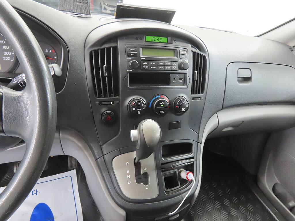 HYUNDAI Starex - Vista 9