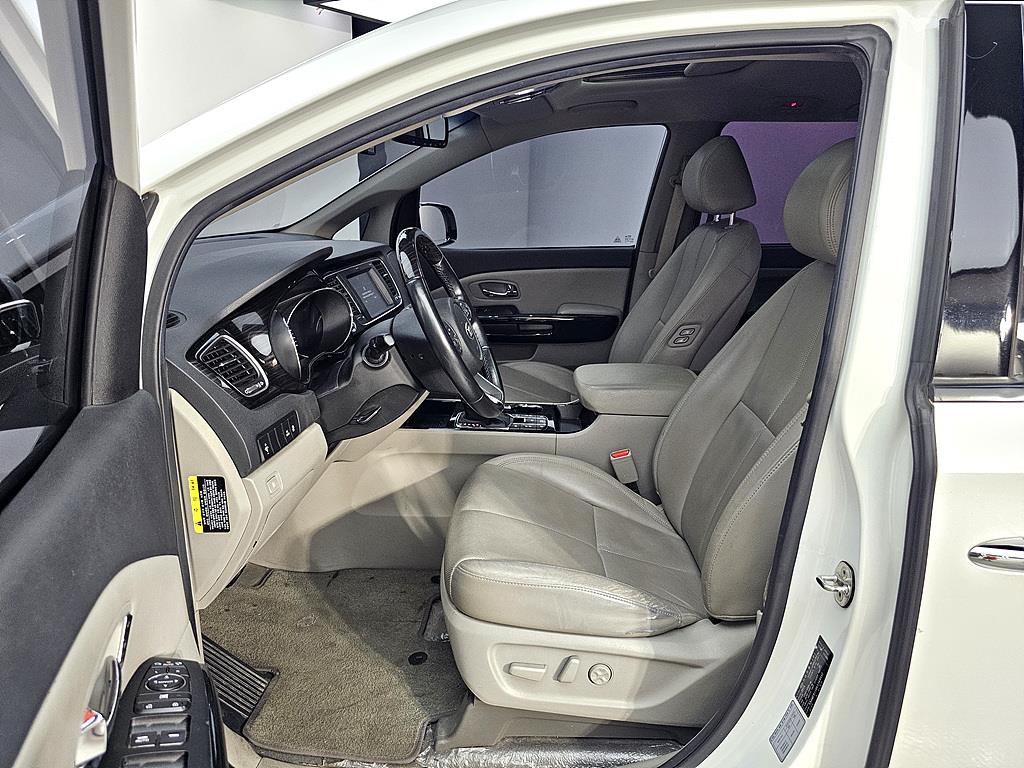 KIA Carnival - Vista 8