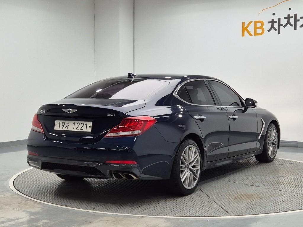 Genesis G70 - Vista 3