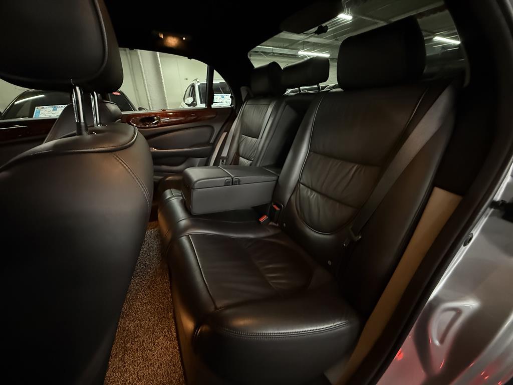 Jaguar XJ - Vista 7