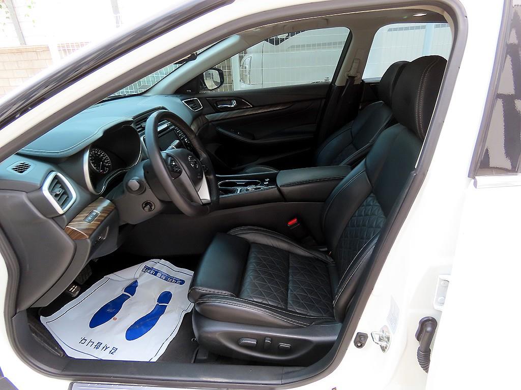 Nissan Maxima - Vista 5