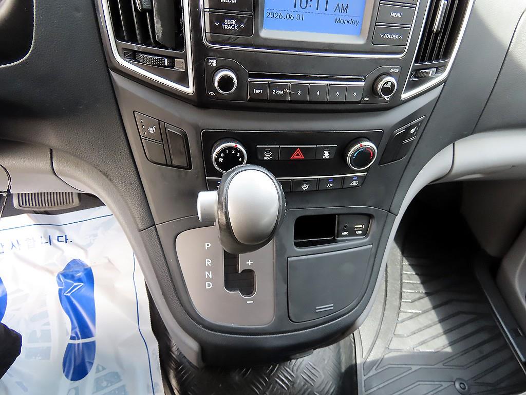HYUNDAI Starex - Vista 10