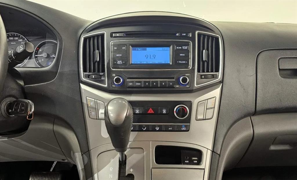 HYUNDAI Starex - Vista 12