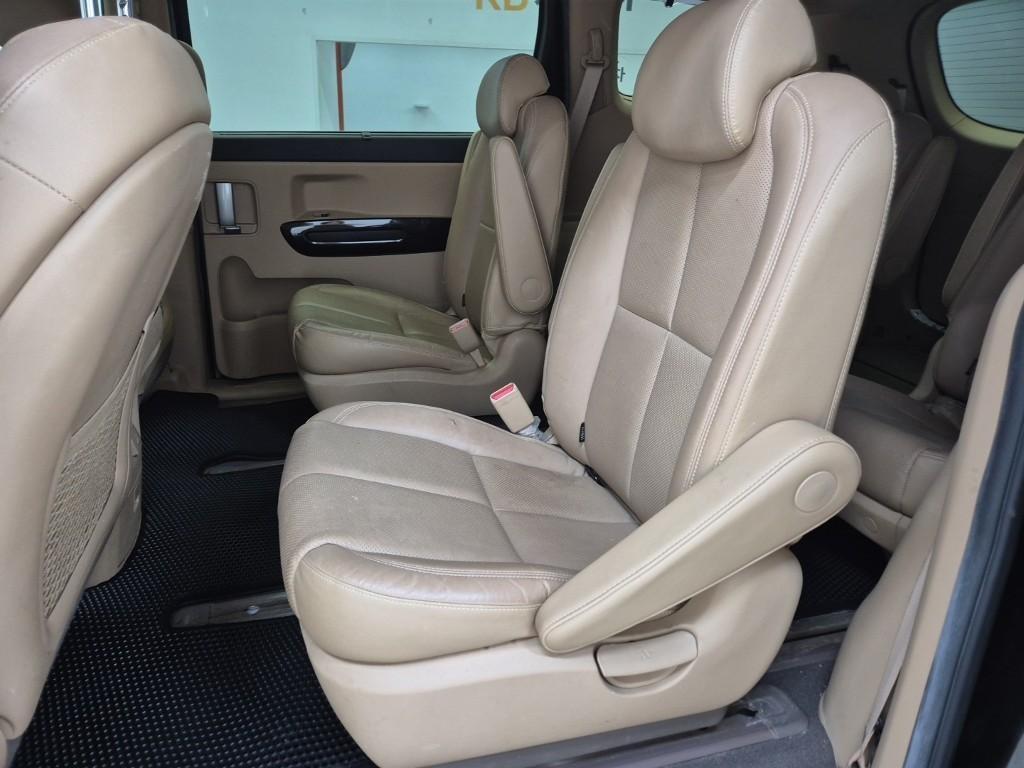 KIA Carnival - Vista 12