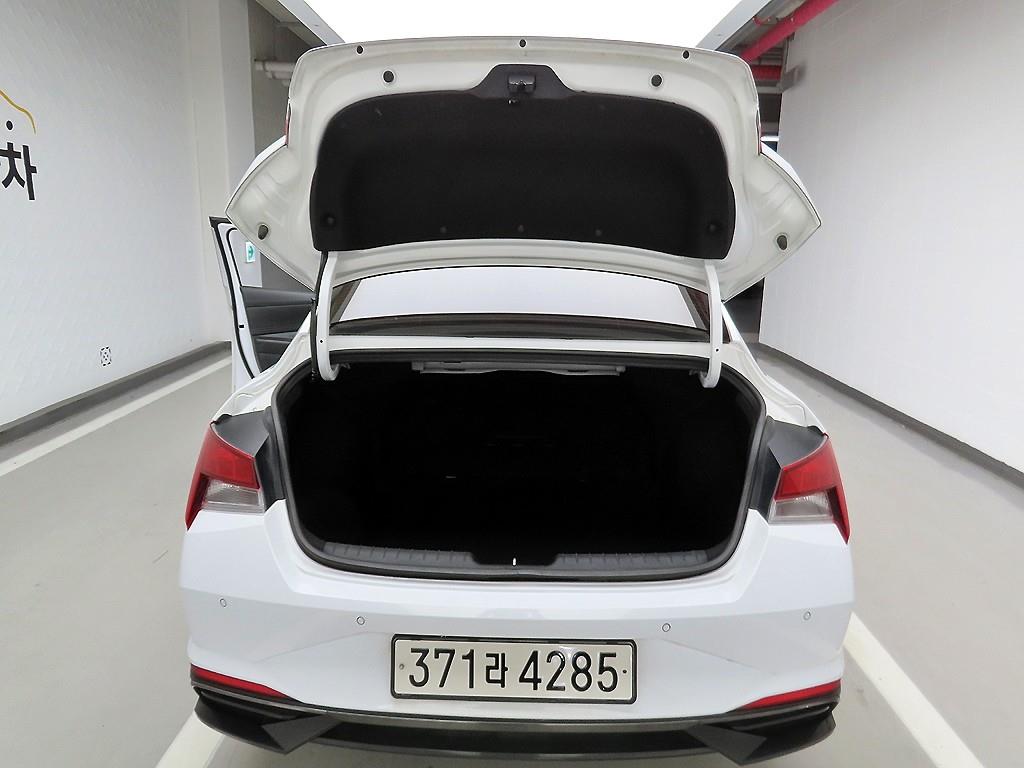 HYUNDAI Avante - Vista 5