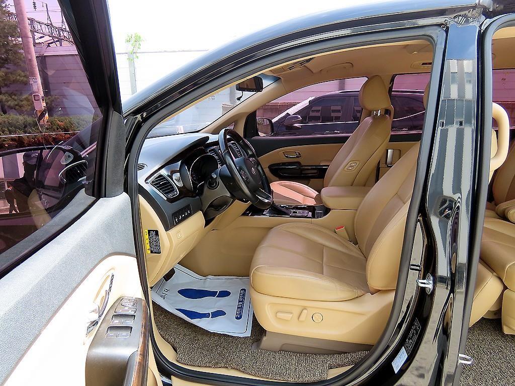 KIA Carnival - Vista 5