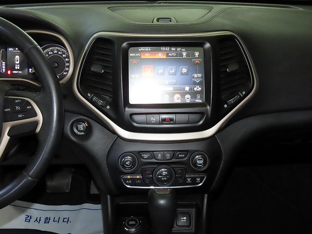 Jeep Cherokee - Vista 11
