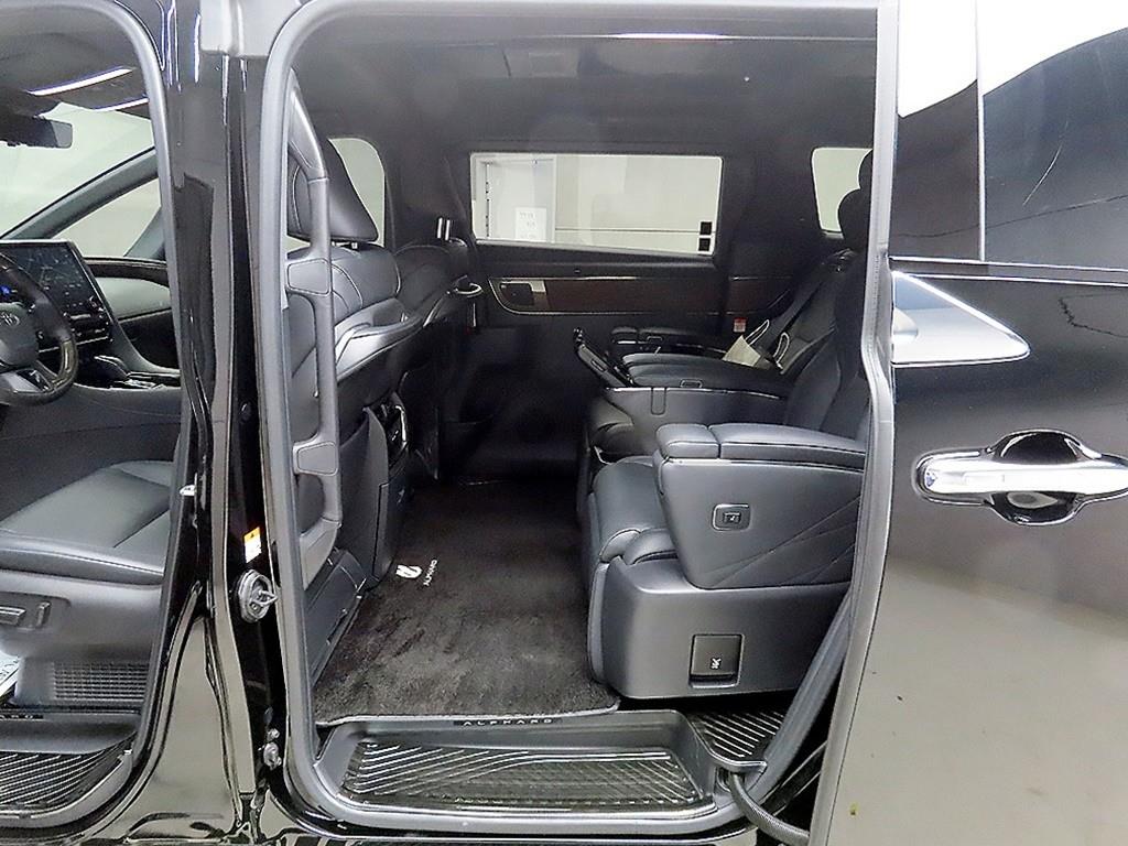 Toyota Alphard - Vista 6