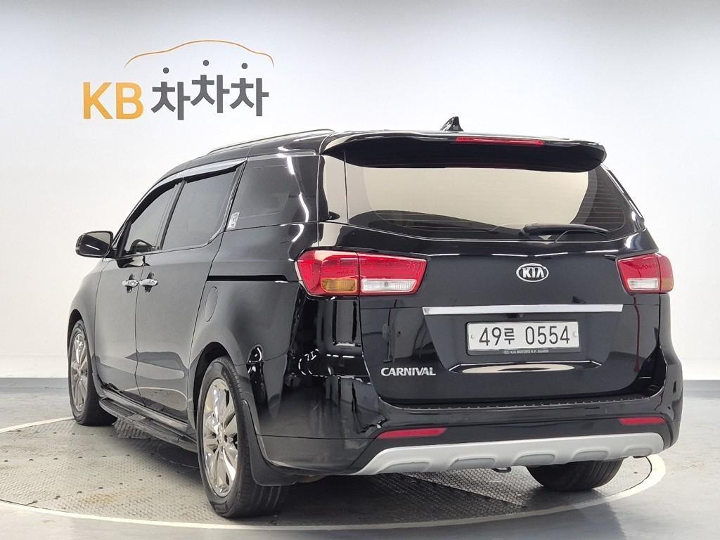 KIA Carnival - Vista 2