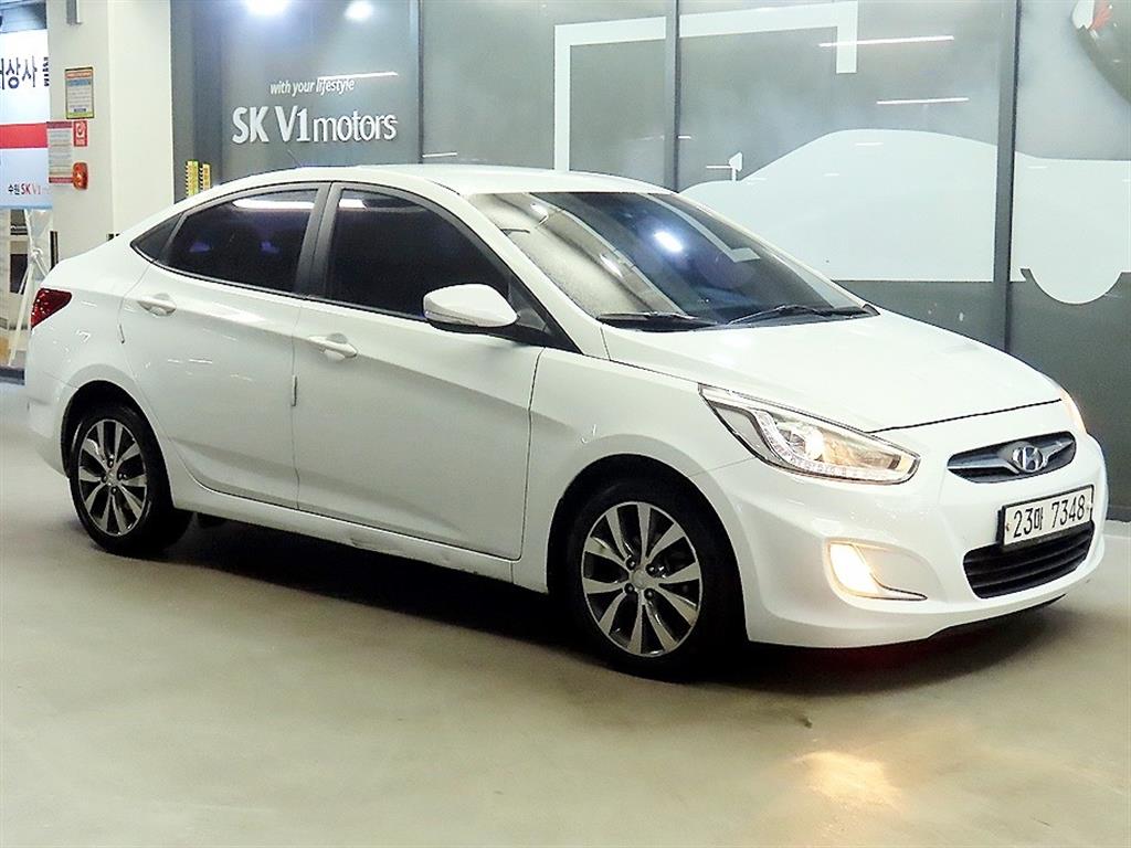 HYUNDAI Accent 2015 Blanco - Importación desde Corea - HF Imports Iquique - Foto 1