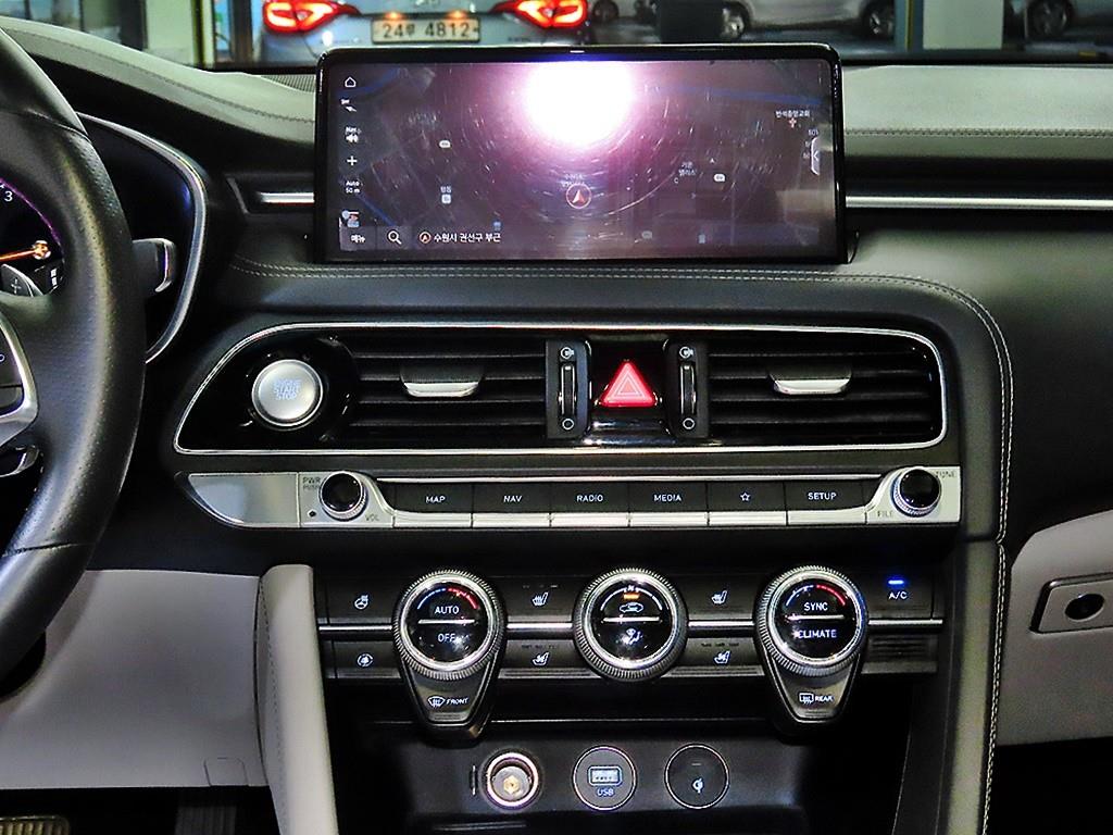 Genesis G70 - Vista 11