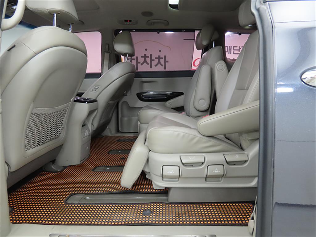 KIA Carnival - Vista 6