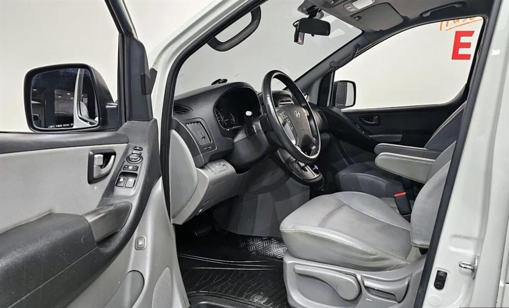 HYUNDAI Starex - Vista 10