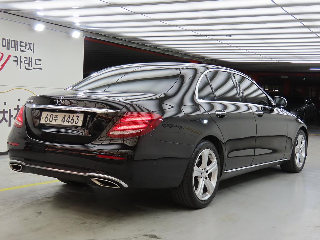 Mercedes Benz E class - Vista 3